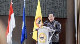 Direktur Jenderal Planologi Kehutanan dan Tata Lingkungan (Dirjen PKTL) KLHK Hanif Faisol Nurofiq saat memberikan arahan pada kegiatan kuliah umum “Potensi Lahan Basah Indonesia untuk Keberlanjutan Lingkungan dan Kesejahteraan Rakyat” di Universitas Lambung Mangkurat (ULM), di Kota Banjarbaru, Kalimantan Selatan, Jumat (23/2/2024). [ANTARA/HO-KLHK]