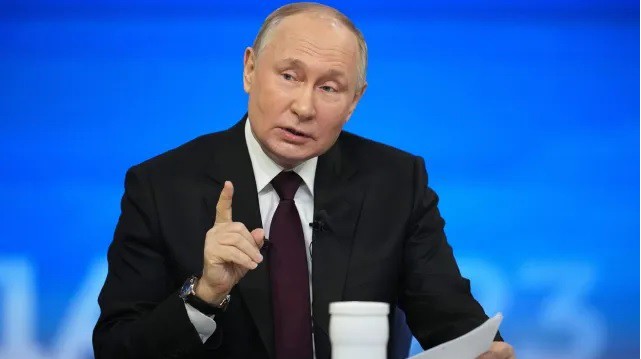 Presiden Rusia Vladimir Putin membantah mau bikin nuklir di luar angkasa. [AP Photo/Alexander Zemlianichenko, Pool]
