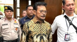 
Syahrul Yasin Limpo (SYL) meminta majelis hakim mengabulkan permohonan penangguhan penahanan untuk beberapa waktu.[CNN Indonesia/Ryan Hadi S]