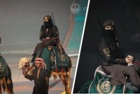Inilah wanita pertama yang menjadi pasukan patroli unta Kerajaan Arab Saudi. Foto/Kementerian Dalam Negeri Arab Saudi. [Screenshot: Twitter/X @MOISaudiArabia]