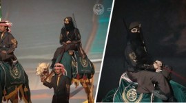 Inilah wanita pertama yang menjadi pasukan patroli unta Kerajaan Arab Saudi. Foto/Kementerian Dalam Negeri Arab Saudi. [Screenshot: Twitter/X @MOISaudiArabia]