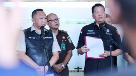 
Jampidsus Kejagung menetapkan 2 orang TERSANGKA, yang terkait dengan perkara dugaan tindak pidana korupsi dalam tata niaga komoditas timah wilayah Izin Usaha Pertambangan (IUP) PT Timah Tbk tahun 2015 s.d. 2022. [Kejaksaan Agung]