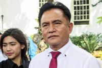 Yusril Ihza Mahendra menilai perselisihan Pemilu atau Pilpres hanya bisa diselesaikan lewat jalur Mahkamah Konstitusi. [CNNIndonesia/Feri Agus S]