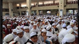Ribuan anak yang masih duduk di SD (Sekolah Dasar) se-Kota Banjarmasin khataman Qur'an, di Masjid Raya Sabilal Muhtadin Banjarmasin, Senin (4/3/2024). (SuarIndonesia/Ist)