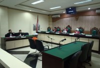 mantan karyawan Bank Perkreditan Rakyat (BPR) Candi Agung Telaga Silaba Amuntai Selatan, kini duduk di kursi terdakwa di Pengadilan Tindak:Pidana Korupsi Banjarmasin, Kamis (14/3/2024) (SuarIndonesia/HD)