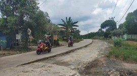 Jalan utama di Kecamatan Juai Kabupaten Balangan (SuarIndonesia/Humas)