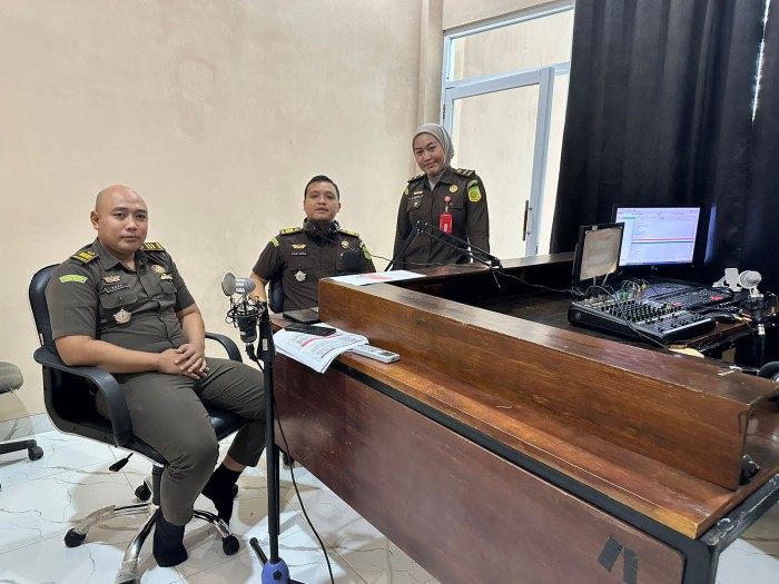 program Jaksa Menyapa yang dilaksanakan di Radio Sanggam Balangan Kabupaten Balangan, (SuarIndonesia/Ist)