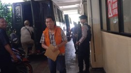 Terdakwa Satria Gunawan yang terlibat dalam perkara pencucian uang dari tersangka Lian Silas dengan digaan kuat uang berasal dari gembong narkotika Freddy Pratama kini mulai menjelani sidang di Pengadialkn Negeri Banjarmasin, Kamis (21/3/2024). (SuarIndonesia/HD)