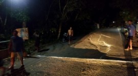 Jalan longsor di Desa Kusambi Hulu RT 03 Kecamatan Lampihong, Kabupaten Balangan milik Pemerintah Provinsi Kalimantan Selatan, SuarIndonesia/RJ)