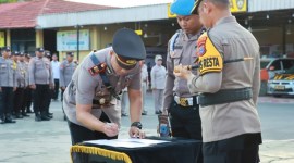 serah terima jabatan di halaman Polresta Banjarmasin, Senin (23/3/2024) (SuarIndonesia/YI)