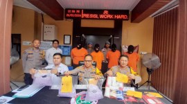 Jajaran Satuan Res Narkoba Polresta Banjarmasin berhasil menyita 13.697 butir pil diduga ekstasi. (SyarIndonesia/YI)