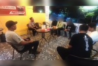 Pihak Kepolisian  mengamankan tiga orang yang aksinya sempat viral di sosial media berkedok meminta zakat. (SuarIndonesia/YI)