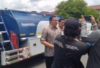 Direktur Reskrimum Polda Kalsel, Kombes Pol Erick Frendriz,dan aset yang disita. (SuarIndonesia/ZI)