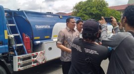 Direktur Reskrimum Polda Kalsel, Kombes Pol Erick Frendriz,dan aset yang disita. (SuarIndonesia/ZI)