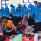 Ketua TP PKK Provinsi Kalsel Hj. Raudatul Jannah membawa kebahagian bagi masyarakat Jejangkit, Kabupaten Barito Kuala (Batola) (SuarIndonesia/adv)