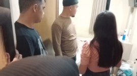 Kesekian kalinya anggota Polsekta Banjarmasin Tengah, melakukan razia pada sejumlah hotel melati, dan  anggota mengamankan empat paaangan tik bisa menunjukan surat nikah, dan satu orang tak ada menunjukan KTP, Sabtu (30/3/2024) malam.(SuarIndonesia/DO)