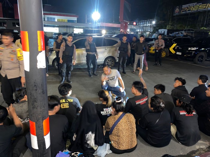 Kepolisan melaksanakan patroli skala besar cipta kondisi, gabungan Polda Kalsel dan Polresta Banjarmasin, Sabtu . (31/3/24) malam. (SuarIndonesia/Ist)