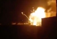 Serangan udara Israel menerangi langit malam di Aleppo, Suriah, pada dini hari Jumat (29/3/2024) pagi. [Foto: X.com]