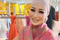 
Muliani Alif Lakoreasa pemilik Donna Privé, brand hijab dan modest wear lokal asal Banjarmasin, Kalimantan Selatan. [detikcom]