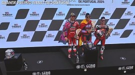 Jorge Martin juara MotoGP Portugal 2024, Enea Bastianini finis kedua, dan debutan Pedro Acosta melengkapi podium ketiga. [Screenshot :  MotoGP Live]