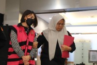 
Setelah menetapkan status sebagai tersangka kasus korupsi IUP Timah, Kejagung langsung menahan Crazy Rich PIK Helena Lim di Rutan Salemba selama 20 hari ke depan. [Kejagung]