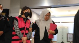 
Setelah menetapkan status sebagai tersangka kasus korupsi IUP Timah, Kejagung langsung menahan Crazy Rich PIK Helena Lim di Rutan Salemba selama 20 hari ke depan. [Kejagung]