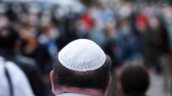 Foto Ilustrasi. Kippah penutup kepala yang dikenakan pria Yahudi. [dok. Ina FASSBENDER/AFP/File Photo]
