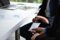Foto Ilustrasi. Menurut temuan KPK, fee alias ongkos sebesar 5-15 persen sudah jadi kelaziman dalam proyek pengadaan barang dan jasa pemerintah. [iStock/Domepitipat]