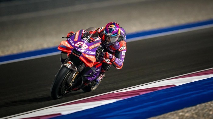 Jorge Martin, Rider Pramac Ducati menjadi juara sprint race MotoGP Qatar 2024. [Steve Wobser/Getty Images]