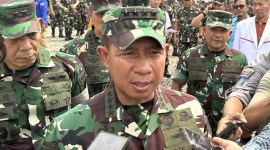 Panglima TNI Jenderal Agus Subiyanto mengatakan kelompok separatis memiliki agenda menggagalkan Pilkada di wilayah Papua. [CNNIndonesia/Patricia D]
