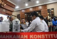 Ilustrasi. Sejumlah pihak telah mendaftarkan permohonan perkara perselisihan hasil pemilihan umum (PHPU) 2024 ke Mahkamah Konstitusi (MK). MK akan menggelar sidang perdana sengketa atau perselisihan hasil pemilu (PHPU) 2024 pada Rabu (27/3) mendatang. [ANTARA FOTO/Muhammad A]
