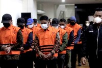 Sejumlah tersangka dalam kasus dugaan pungutan liar (pungli) di Rutan KPK. [ANTARA Foto/Reno Esnir]