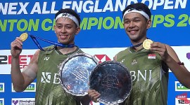 Fajar Alfian/Muhammad Rian Ardianto berhasil juara All England 2024 kalahkan Aaron Chia/Soh Wooi Yikdi dengan skor 21-16, 21-16.  [Screenshot: Youtube @BWF TV]