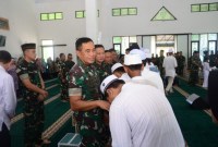Mayjen TNI Tri Budi Utomo melaksanakan silaturahmi di Panti Asuhan Wiyata Kartika Putra Kelurahan Loktabat Utara Kecamatan Banjarbaru., Rabu (3/4/2024) (suarIndonesia/Repro)