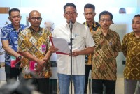 Dalam jumpa pers pada, Jumat (26/4/2024) malam, Kejagung menetapkan lima tersangka baru kasus korupsi tata niaga komoditas timah wilayah Izin Usaha Pertambangan (IUP) PT Timah Tbk tahun 2015-2022. [detikNews/Grandyos Zafna]