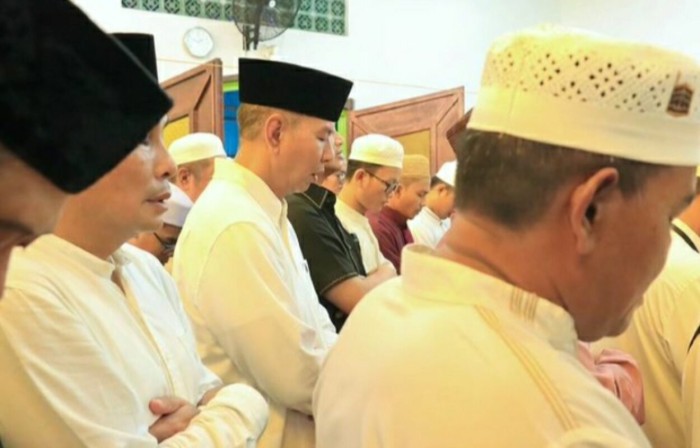 Kepala Kepolisian Daerah Kalimantan Selatan (Kapolda Kalsel), Irjen Pol Winarto, menyampaikan duka mendalam, dan ia sebut bahwa KΗ. Syaifuddin Dzuhri atau Abah Guru Banjar Indah merupakan sosok ulama panutan yang telah banyak memberikan kontribusi bagi kemajuan umat Islam di Kalsel.