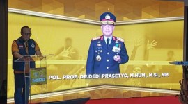 Asisten Kapolri Bidang Sumber Daya Manusia (SDM), Irjen Pol Dedi Prasetyo, memberi sambutan dalam peluncuran skuad klub bola voli Jakarta Bhayangkara Presisi (JBP) dan Jakarta Popsivo Polwan (JPP) di Jakarta, Selasa (24/4/2024). [ANTARA/Donny Aditra]
