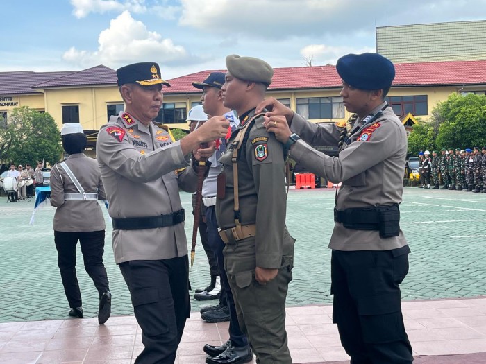Kapolda Kalsel, irjen Pol Winarto, sematkan tanda dimulainya operasi, Rabu (3/4/2024) (SuarIndonesiaZI)