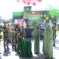 Bazar ditandai dengan membunyikan suara sirine dan pelepasan balon terbang oleh Danrem 101/Antasari,,Brigjen TNI Ari Aryanto, pemberian bantuan 100 paket sembako kepada masyarakat yang membutuhkan, *SuarIndonesia/Ist)