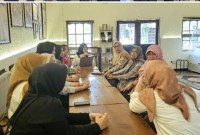 Diskusi terbatas dengan tema “menyusun ulang demokrasi berkeadilan untuk perempuan” 