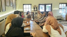 Diskusi terbatas dengan tema “menyusun ulang demokrasi berkeadilan untuk perempuan” 