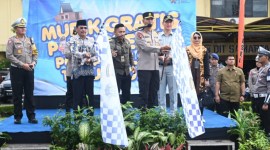 Sebanyak 19 armada dengan 512 penumpang, dilepas Kapolda Kalsel Irjen Pol Winarto, dari lapangan apel Mapolda, Jumat (5/4/2024). (SuarIndonesia/ist)