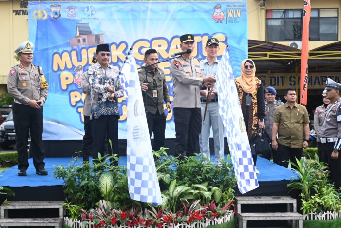 Sebanyak 19 armada dengan 512 penumpang, dilepas Kapolda Kalsel Irjen Pol Winarto, dari lapangan apel Mapolda, Jumat (5/4/2024). (SuarIndonesia/ist)