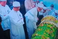 ulama kharismatik Tuan guru H. Syarifuddin Juhri bin Tuan guru H. Abdurrahman Ismail. tutup usia Minggu (7/4/2024) sekitar pukul 10.40 WITA, . (SuarIndonesia/HM)
