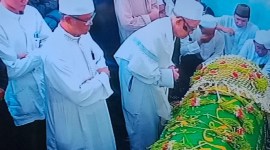 ulama kharismatik Tuan guru H. Syarifuddin Juhri bin Tuan guru H. Abdurrahman Ismail. tutup usia Minggu (7/4/2024) sekitar pukul 10.40 WITA, . (SuarIndonesia/HM)