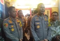 (Kapolda Kalsel) Irjen Pol Winarto bersama sejumlah pejabat, dan Kapolresta Banjaramsin, Kombes Pol Sabana A dan , Walikota Banjarmasin, H Ibnu Sina, sama sama melakukan pemantaun di jalanan pada suasana malam a Idul Fitri 1445 H serta datangi sejumlah posko pengamanan, Selasa (9/4/2024) malam. (SuarIndonesia/ZI)