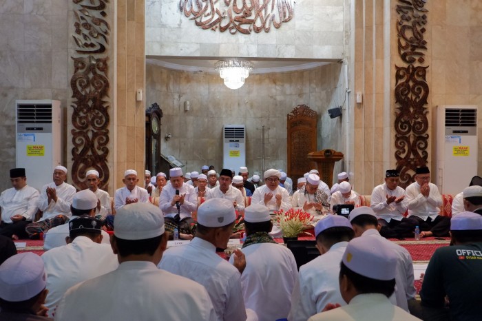 peringatan haul ke-218 Syekh Muhammad Arsyad Al-Banjari (Datu Kelampayan), pada Selasa (16/4/2024) di ruang induk Masjid Raya Sabilal Muhtadin Banjarmasin. (SuarIndonesia/Adv)