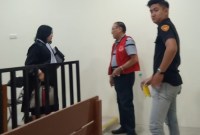 Penasihat hukum Lian Silas, Ernawati dan rekan meminta kepada majelis hakim yang dipimpin hakim Jamser Simanjuntak, untuk mengembalikan sebagian harta yang disita penyidik bisa dikembalikan kepada terdakwa., Kamis (18/4/2024) (SuarIndonesia/HD)