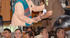 Keluarga besar Kejaksaan Tinggi Kalimantan Selatan (Kejati Kalsel) Halal Bi Halal serta ceramah agama disampaikan Ustadz H.Bahrul Ilmi, berlangsung di Aula Anjung Papadaan,  Selasa (23/4/2024). (SuarIndonesia/Ist)