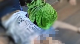 Seorang pria berinisial SR (27), melepas nyaawa, setelah terlilit tali ayunan di dalam rumahnya, yang dalam keadaan kosong, Selasa (23/4/2024). (SuarIndonesia/DO)